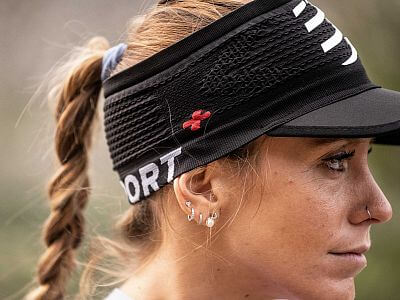 CU00006B_990_0TU-Compressport-Spiderweb-Headband-On-Off-black-runner-side