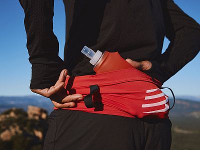 CU00011B-300-Compressport-Free-Belt-Pro-red-softflask