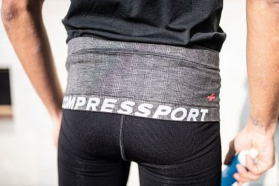 CU00012B-990-Compressport-Free-Belt-black-grey