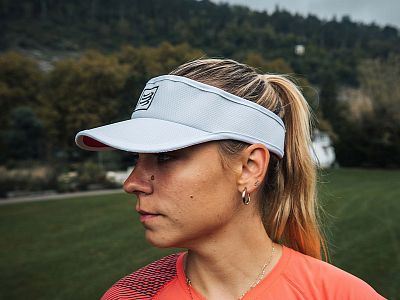 CU00054B_001_0TU-Compressport-Visor-white-front