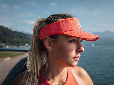 CU00054B_401_0TU-Compressport-Visor-coral-runner-front