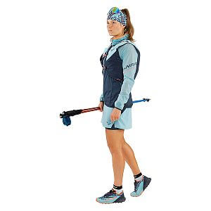 Dynafit Alpine 8 Vest marine blue blueberry pohled na postavě