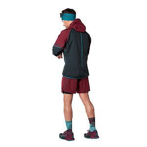 Dynafit Alpine GTX Jacket M burgundy zadní pohled na postavě