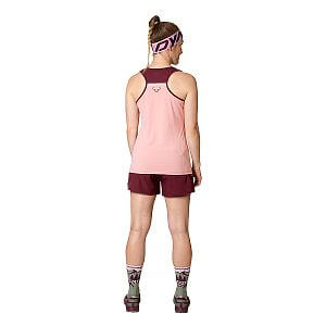 Dynafit Alpine Pro 2in1 Shorts W burgundy zadní pohled na postavě