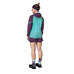Dynafit Alpine Pro 2in1 Shorts W royal purple detail zadní pohled na postavě