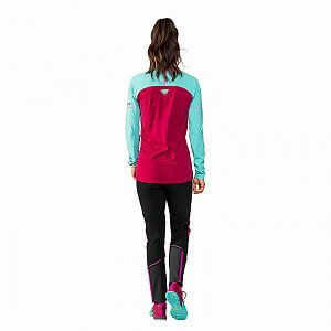 Dynafit Alpine Pro L/S Tee W beet red zadní pohled na postavě