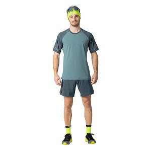Dynafit Alpine Pro S/S Tee M smoke blue přední pohled na postavě
