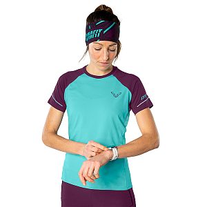 Dynafit Alpine Pro S/S Tee W marine blue přední pohled na postavě detail