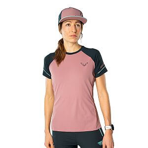 Dynafit Alpine Pro S/S Tee W mokarosa přední pohled na postavě detail