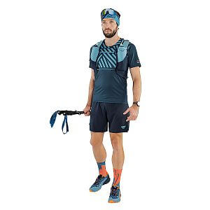 Dynafit Alpine shorts M blueberry storm blue přední pohled na postavě