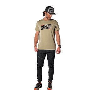 Dynafit Graphic Cotton SS Tee M rock khaki/tabloid přední pohled na postavě
