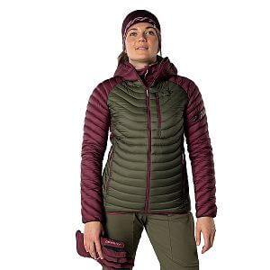 Dynafit Radical Down RDS Hooded Jacket W burgundy přední pohled na postavě detail