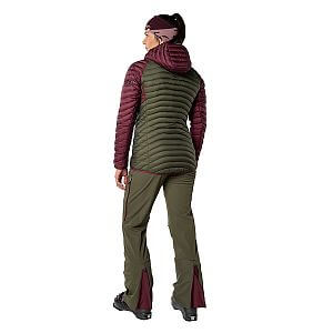 Dynafit Radical Down RDS Hooded Jacket W burgundy zadní pohled na postavě