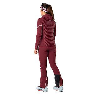 Dynafit Speed Insulation Hybrid Jacket W burgundy zadní pohled na postavě