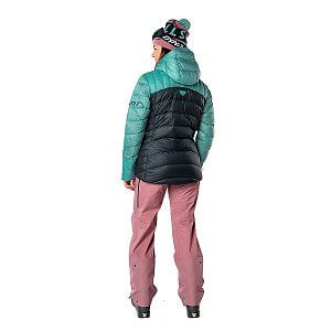 Dynafit Tigard Down Jacket W marine blue zadní pohled na postavě