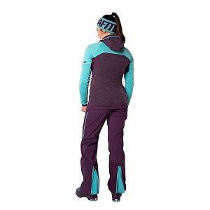 Dynafit Tour Wool Thermal Hoody W marine blue zadní pohled na postavě