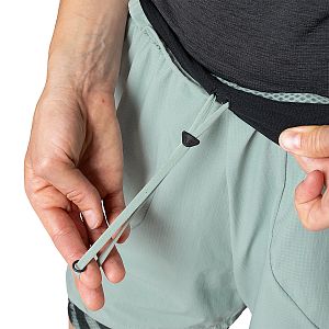 Dynafit Trail 2in1 short W jadelite detail pas