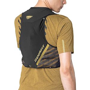Dynafit Trail 6 Vest black out/tobacco detail zadní pohled na postavě