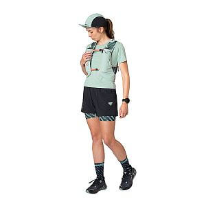 Dynafit Trail 6 Vest jadelite/black out přední pohled na postavě