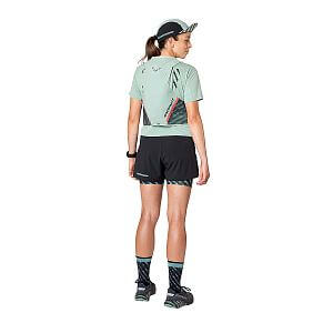 Dynafit Trail 6 Vest jadelite/black out zadní pohled na postavě