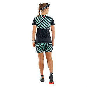 Dynafit Trail Graphic Shirt W marine blue/razzle dazzle zadní pohled na postavě