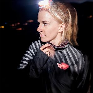 Dynafit Trail Reflective Wind JKT W black out dámská běžecká bunda s kapucí a reflexními prvky