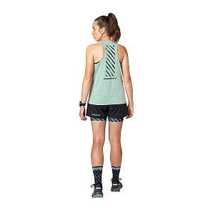 Dynafit Trail Tank W jadelite zadní pohled na postavě