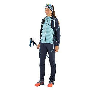 Dynafit Tranalper Hybrid Insulation JKT W blueberry marine blue přední pohled na postavě