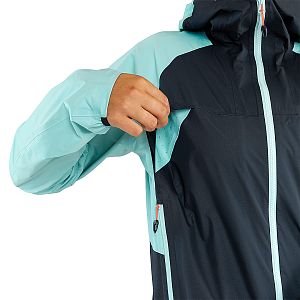 Dynafit Transalper Gore-Tex Jacket W marine blue/blueberry detail větrání pod paží - na postavě