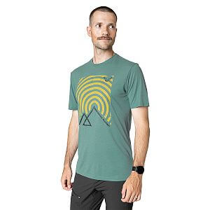 Dynafit Transalper Graphic S/S Tee M atlantic přední pohled na postavě detail