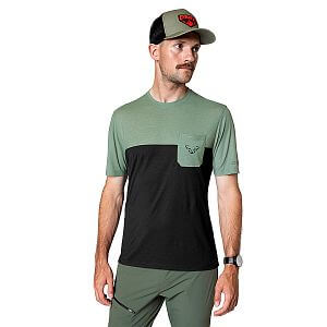 Dynafit Transalper Pocket S/S Tee M sage přední pohled na postavě detail