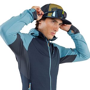 Dynafit Transalper PTC Hooded jacket M storm blue přední pohled na postavě detail