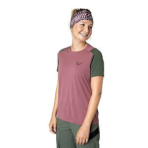 Dynafit Transalper S/S Tee W dark rose přední pohled na postavě detail