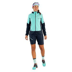 Dynafit Traverse Alpha® Hooded Jacket Women marine blue přední pohled na postavě