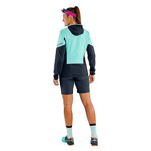 Dynafit Traverse Alpha® Hooded Jacket Women marine blue zadní pohled na postavě