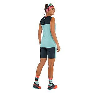 Dynafit Traverse Dynastretch Shorts W marine blue zadní pohled na postavě