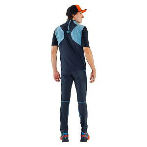 Dynafit Traverse Dynastretch Vest M storm blue zadní pohled na postavě