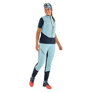 Dynafit Traverse Dynastretch Vest W marine blue přední pohled na postavě