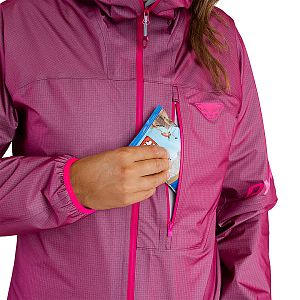 Dynafit Traverse Gore-Tex Jacket Women beet red detail náprsní kapsa