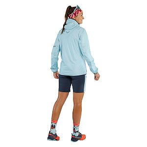 Dynafit Traverse Gore-Tex Jacket Women marine blue zadní pohled na postavě