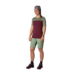 Dynafit Traverse S-Tech S/S Tee W burgundy přední pohled na postavě