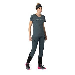 Dynafit Traverse T-Shirt W cinder přední pohled na postavě 