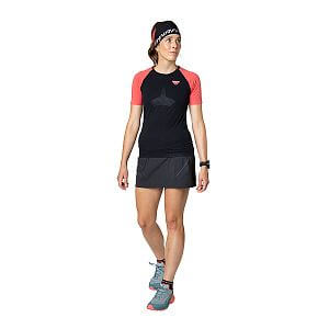 Dynafit Ultra 2in1 Skirt W black out přední pohled na postavě