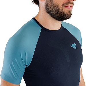 Dynafit Ultra 3 S-tech Shirt M blueberry/storm blue přední pohled na postavě detail