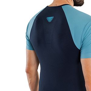 Dynafit Ultra 3 S-tech Shirt M blueberry/storm blue zadní pohled na postavě detail