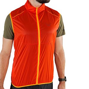 Dynafit Vert Wind Vest M dawn přední pohled na postavě detail