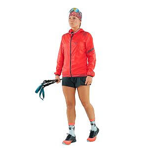 Dynafit Vertical Wind 72 Jacket W hot coral přední pohled na postavě