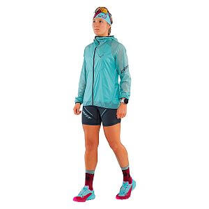 Dynafit Vertical Wind 72 Jacket W marine blue přední pohled na postavě