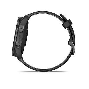 Garmin Forerunner® 965, titanová luneta, pouzdro Black, řemínek silicone Black/Grey boční pohled