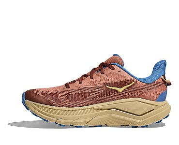 Hoka Challenger 8 Wide M maple / cardamom pánské univerzální trailové běžecké boty boční pohled